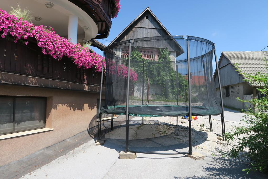 Gostilna Turk Hotel Hotedrsica Buitenkant foto